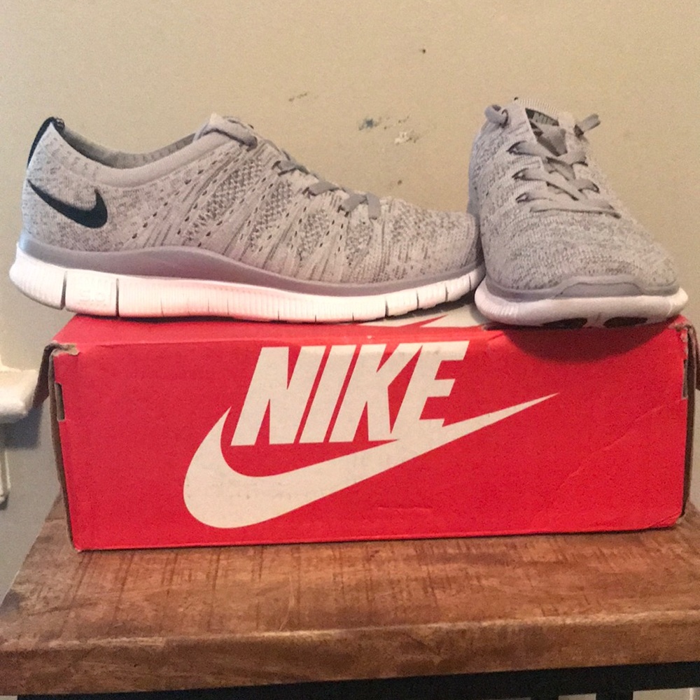 Nike tennis shoes
